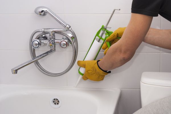 Cost of Bathtub Caulking in Arlington Heights